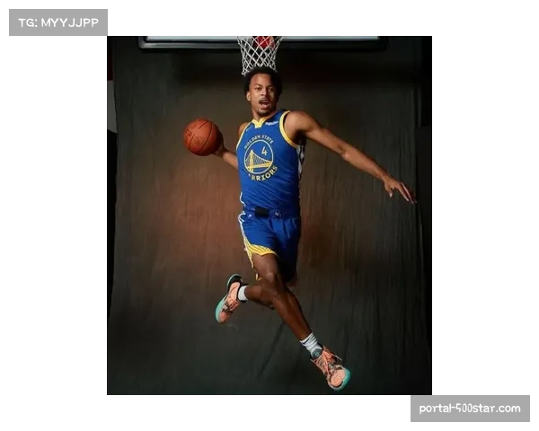 勇士新秀塞斯-库里首秀，命中关键三分球